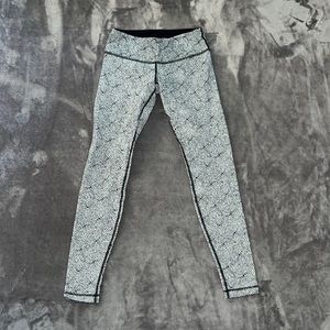 Lululemon leggings size 6